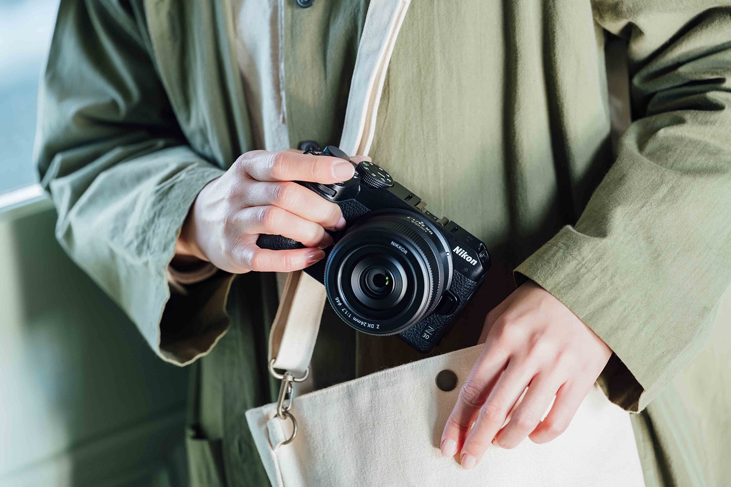 니콘 NIKKOR Z DX 24mm f/1.7 단렌즈 블랙 단품 이미지 8
