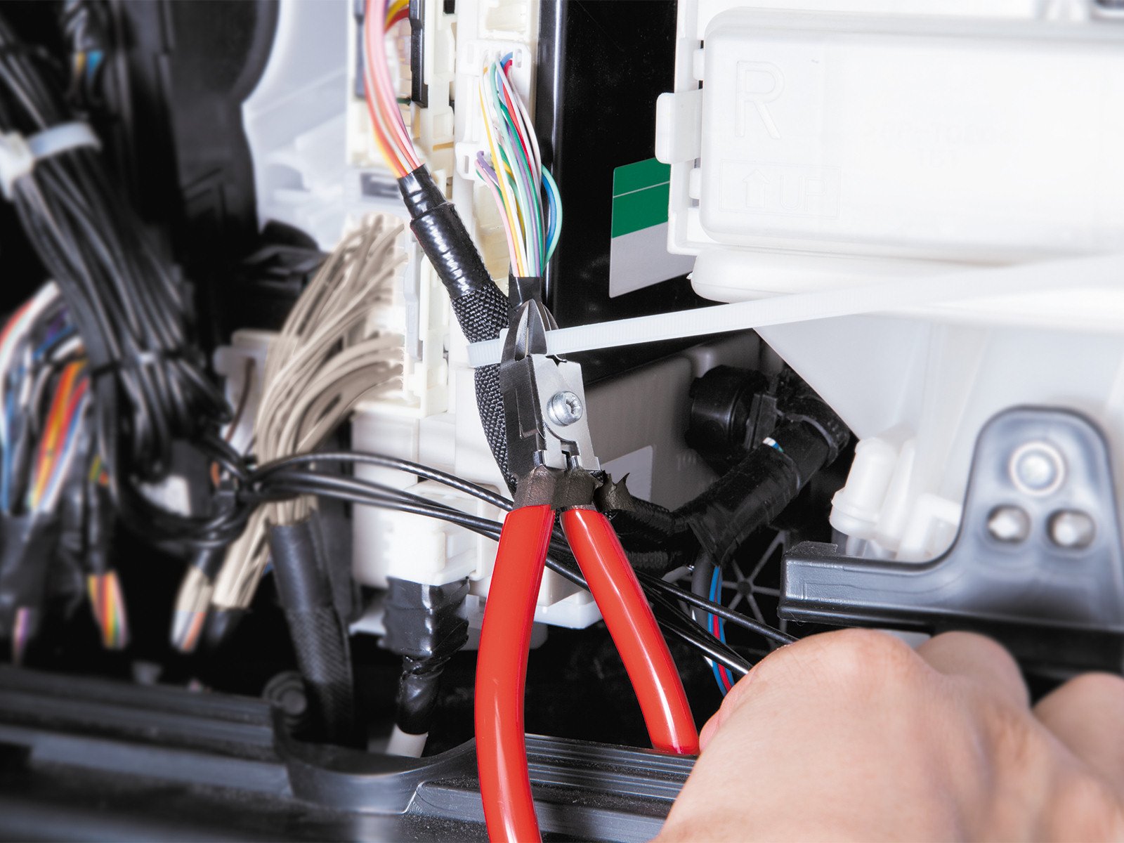 KTC PNC-125 밴드 홀드 니퍼 이미지 2