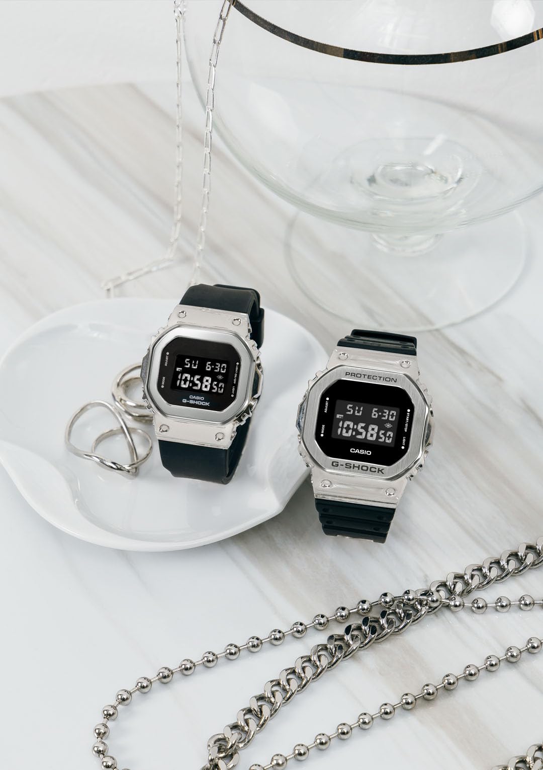 카시오 지샥 메탈 커버드 GM-5600U-1JF 커플 시계 실버 이미지 5