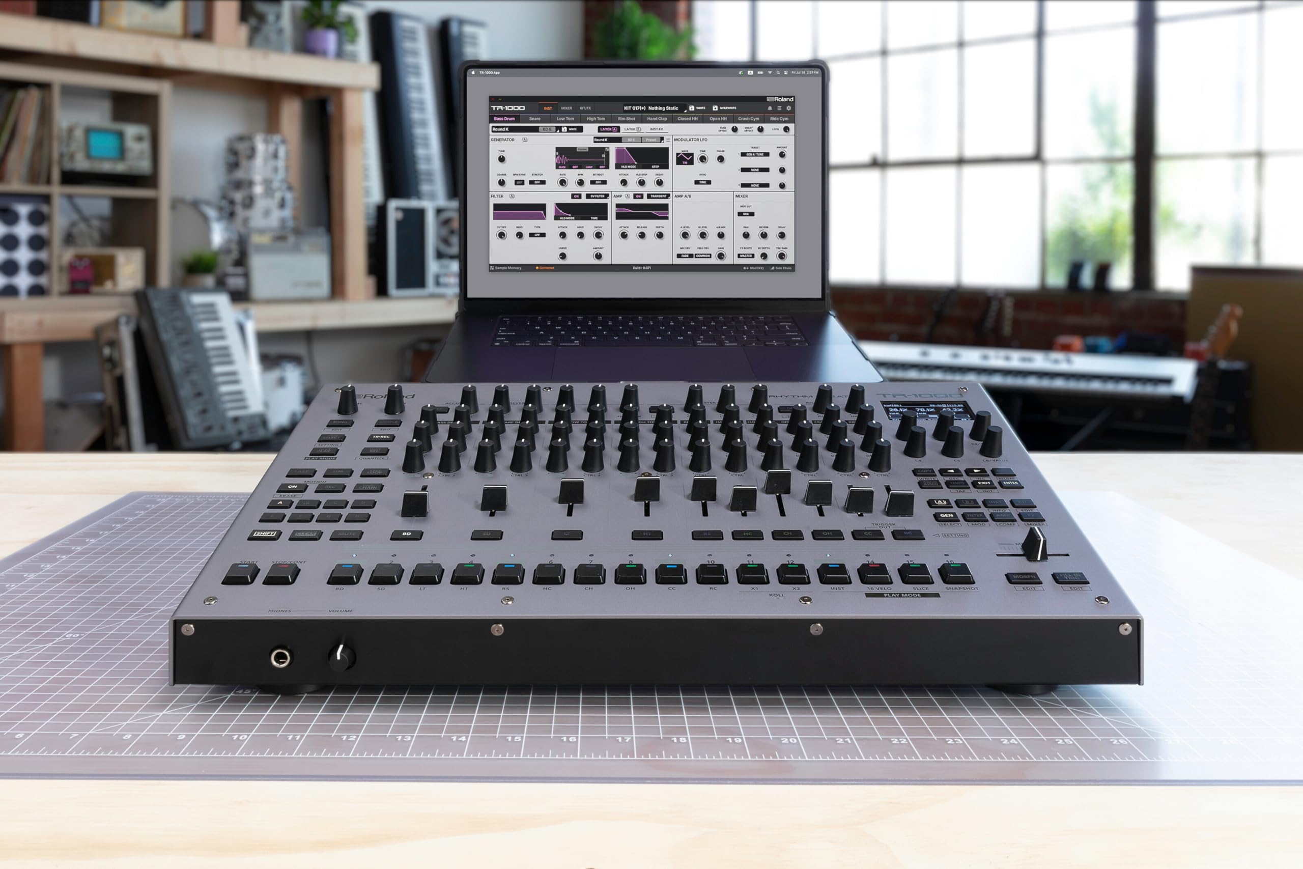 롤랜드 TR-1000 리듬 머신 TR-808/TR-909 회로 16종 탑재 이미지 8
