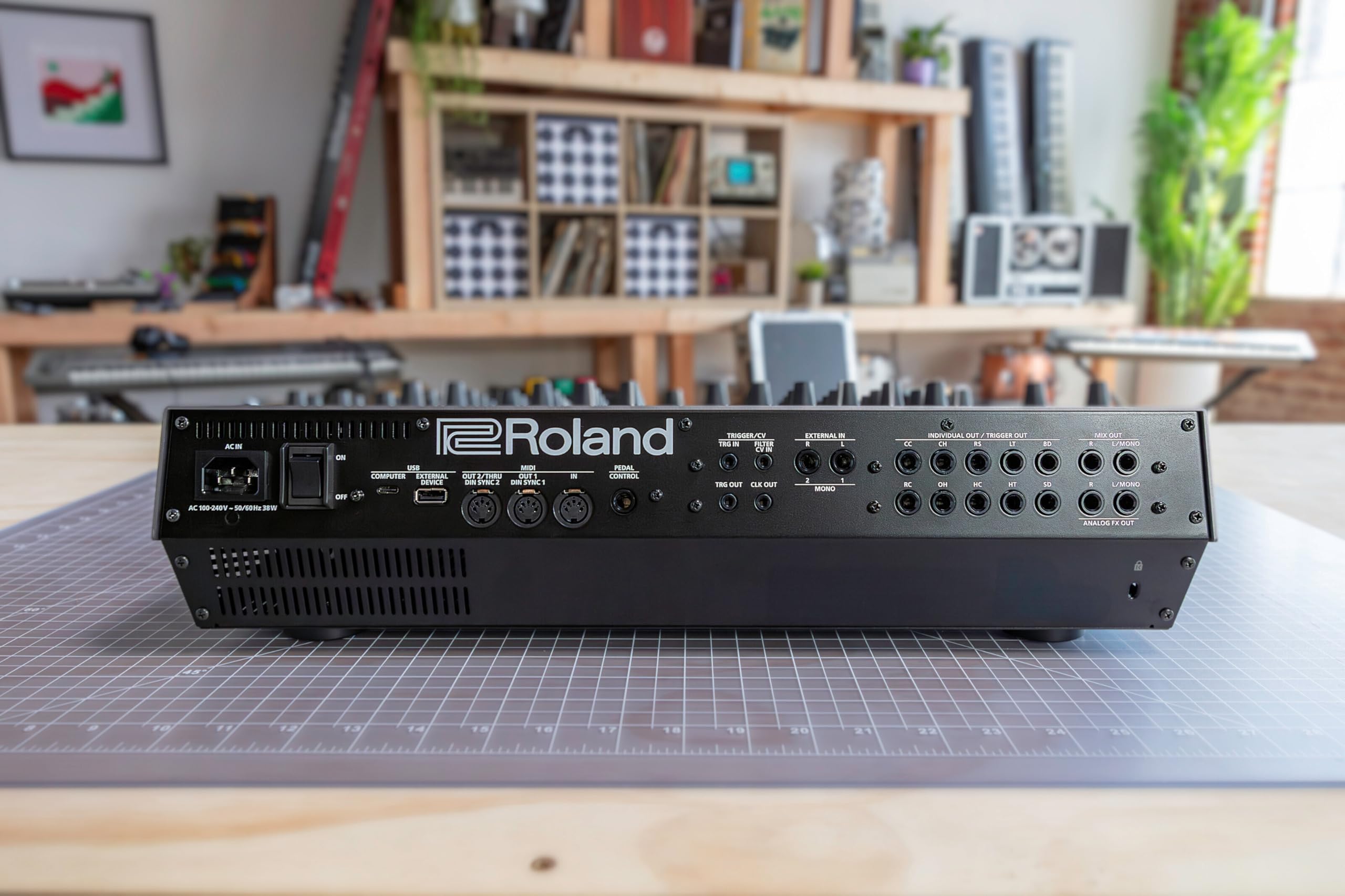 롤랜드 TR-1000 리듬 머신 TR-808/TR-909 회로 16종 탑재 이미지 9